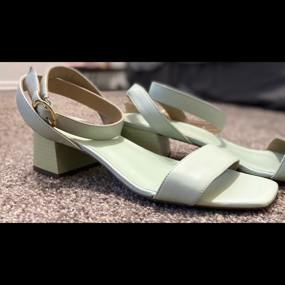 Brand New Ann Taylor Celeste Cross Strap Leather Block Heel Sandals